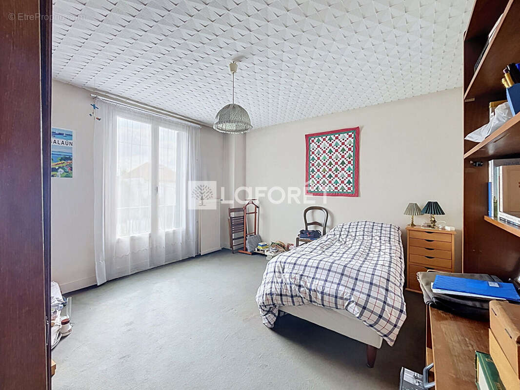 Chatou limite Le Vésinet -  Maison familiale 5 chambres avec jardin, sous-sol total et proche gare Vésinet-Le Pecq - photo 11
