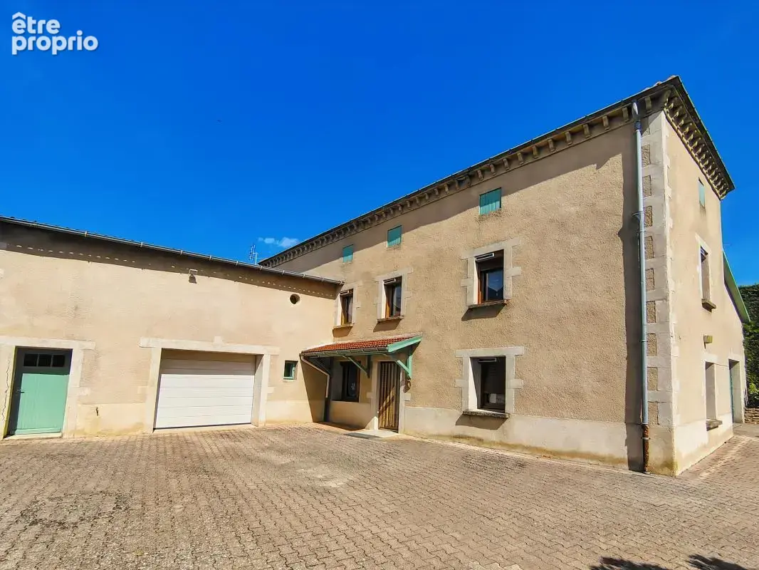 Photo Maison à Bren au prix de 319 000€
