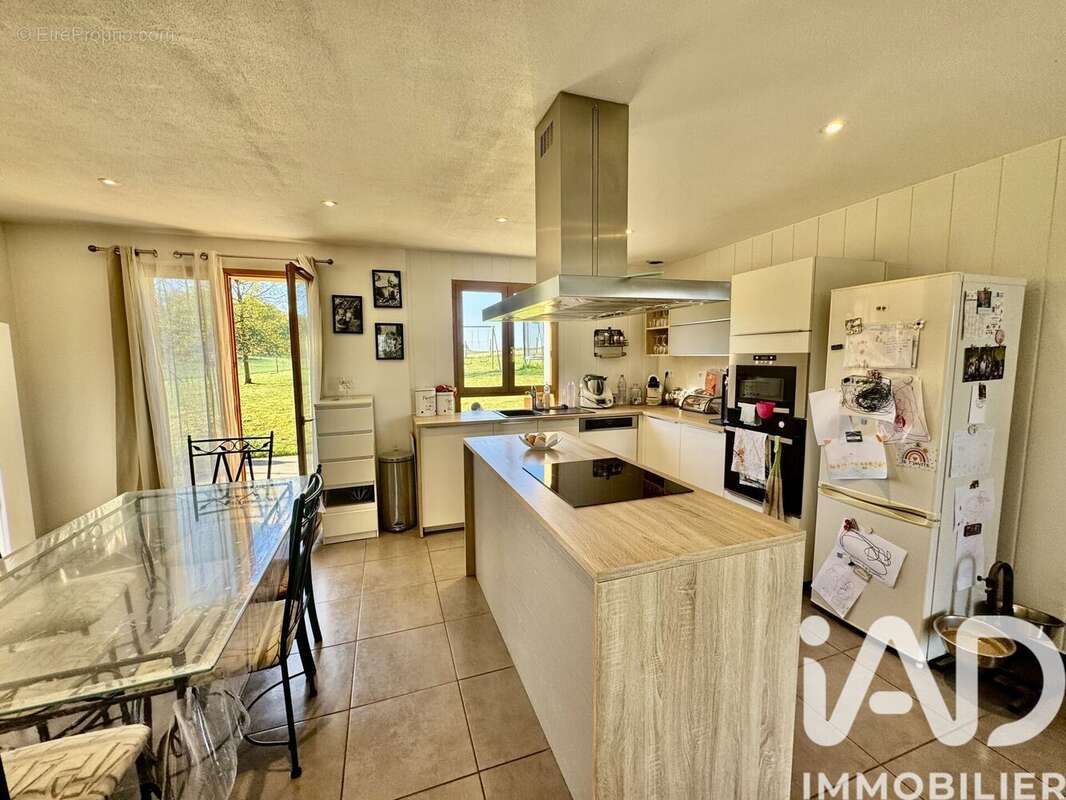Maison 74 m² à Villeneuve-Sur-Yonne  - photo 5