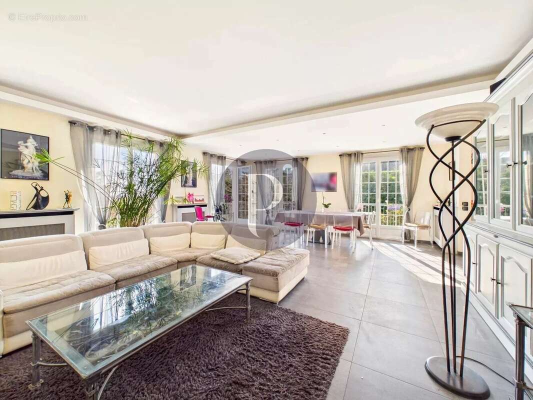 Maison à VERRIERES-LE-BUISSON