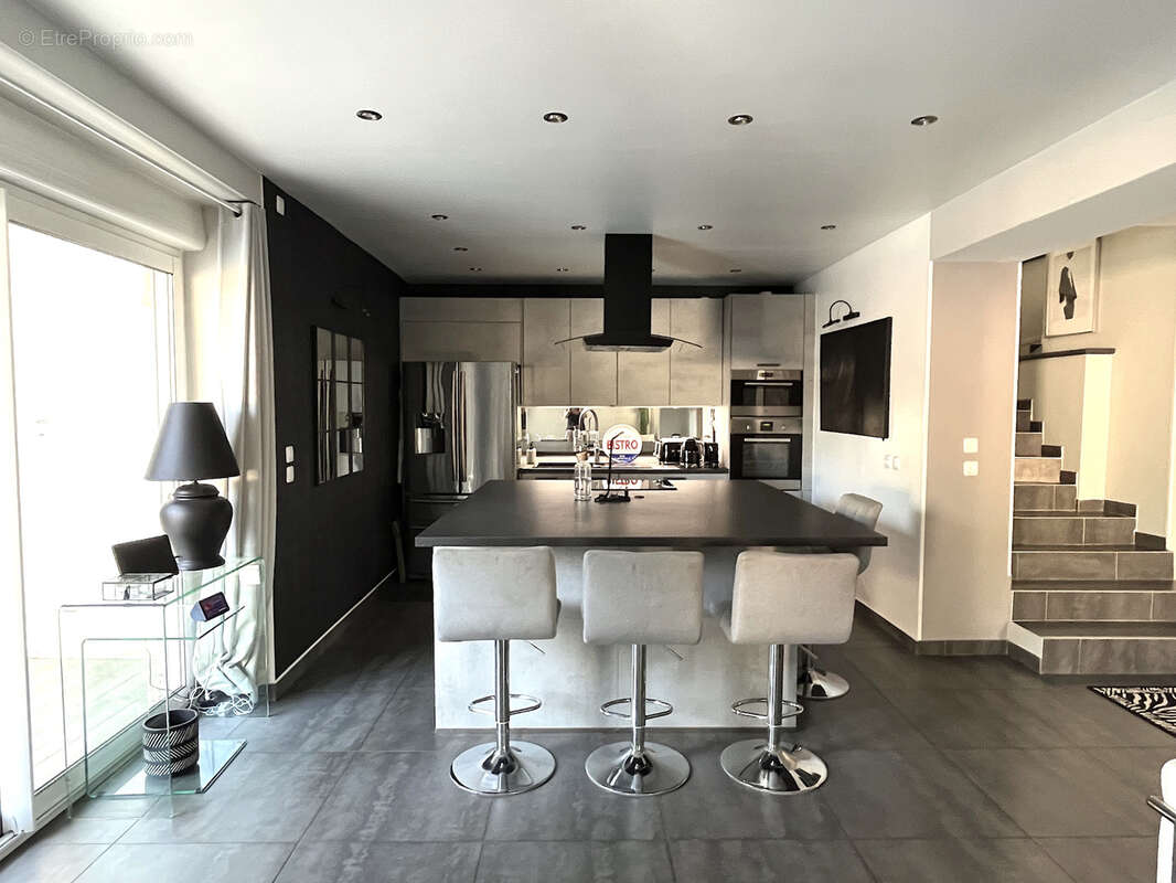 Maison à CHAMPAGNE-AU-MONT-D'OR