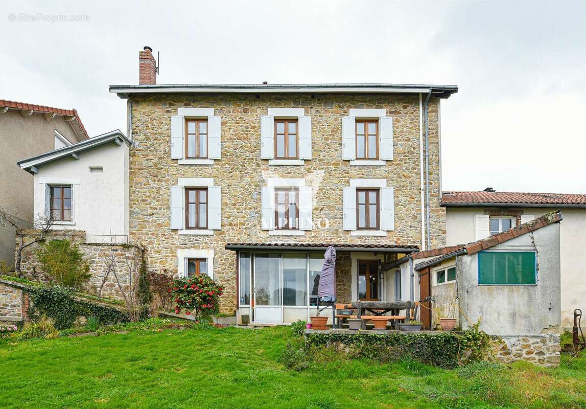 Maison à SAINT-JUNIEN