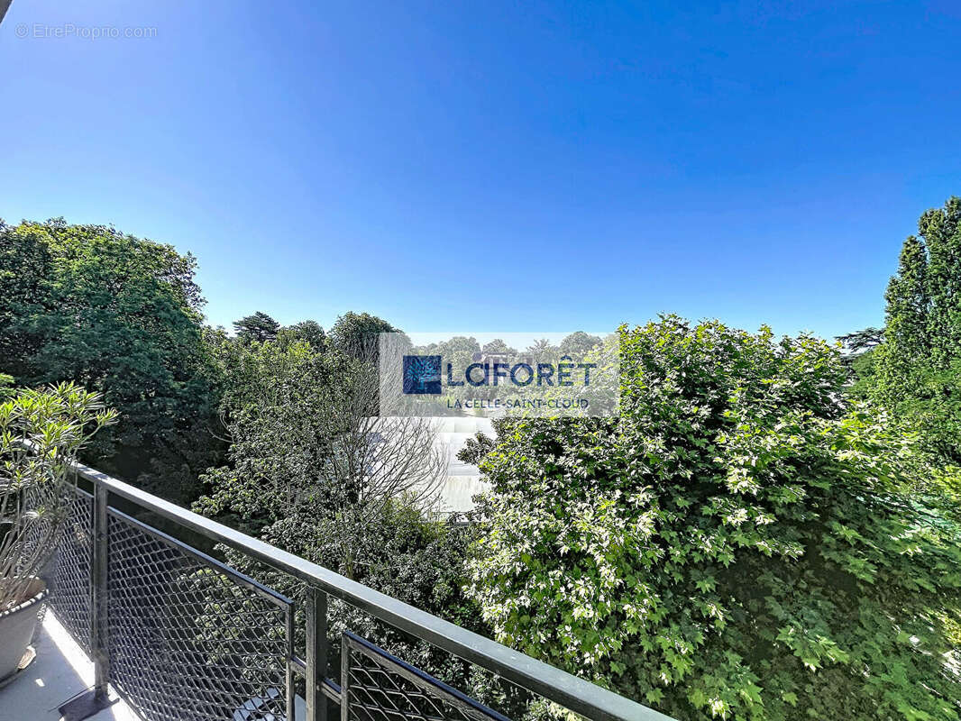 Appartement à LA CELLE-SAINT-CLOUD