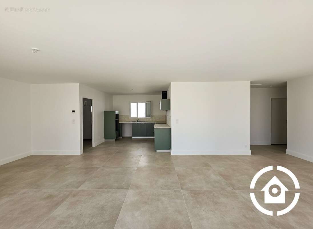Maison 113 m² à Breuillet  - photo 8