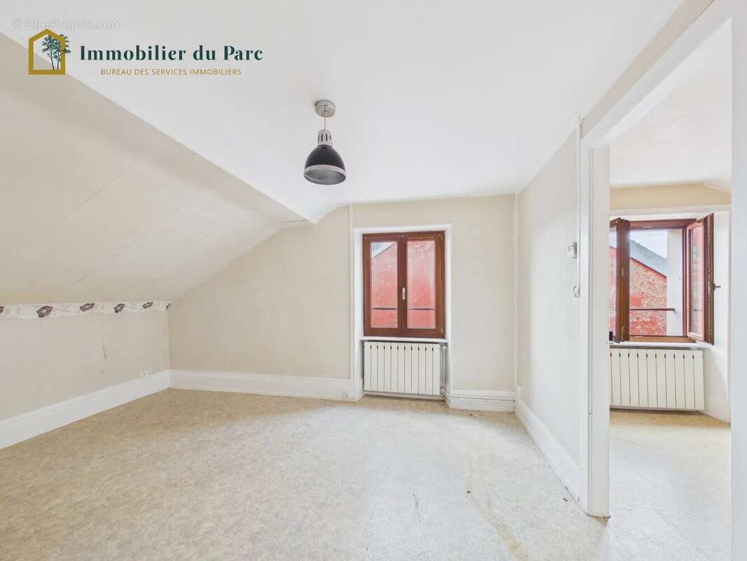 Immeuble de rapport à rénover à Belfort – 198 m², 3 logements + 5 garages – Fort potentiel locatif - photo 12