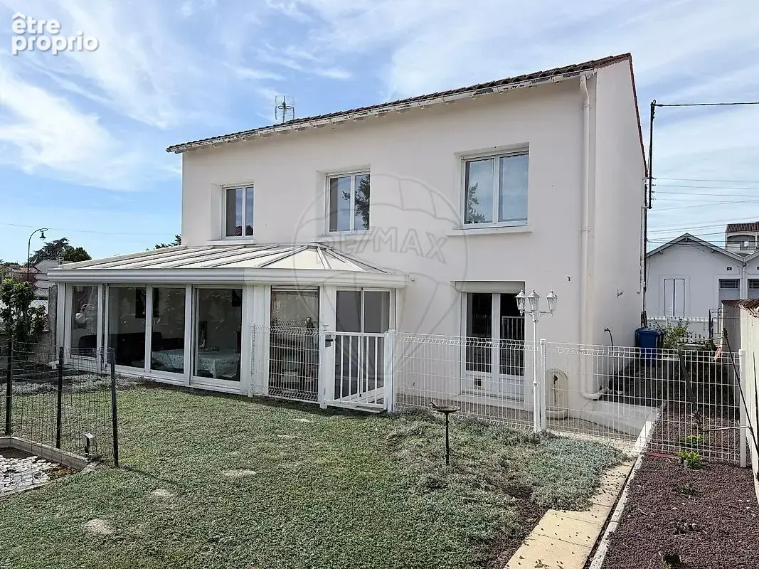 Photo Maison à Saintes au prix de 255 000€