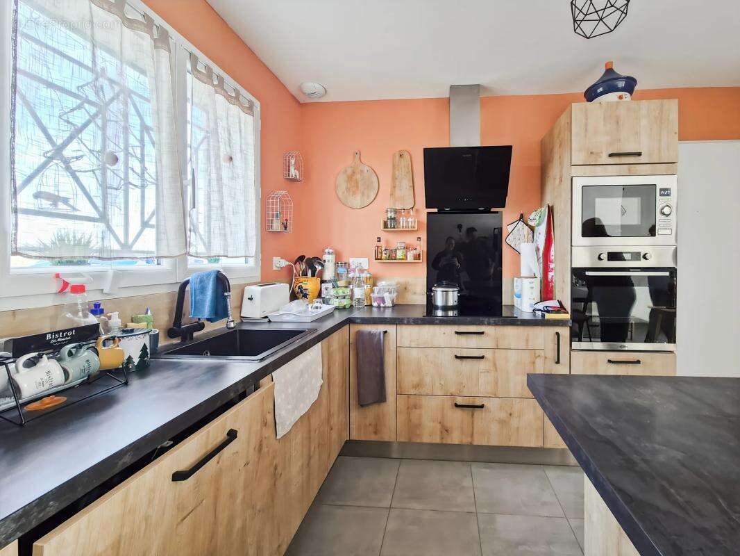 Maison à BRIZAMBOURG