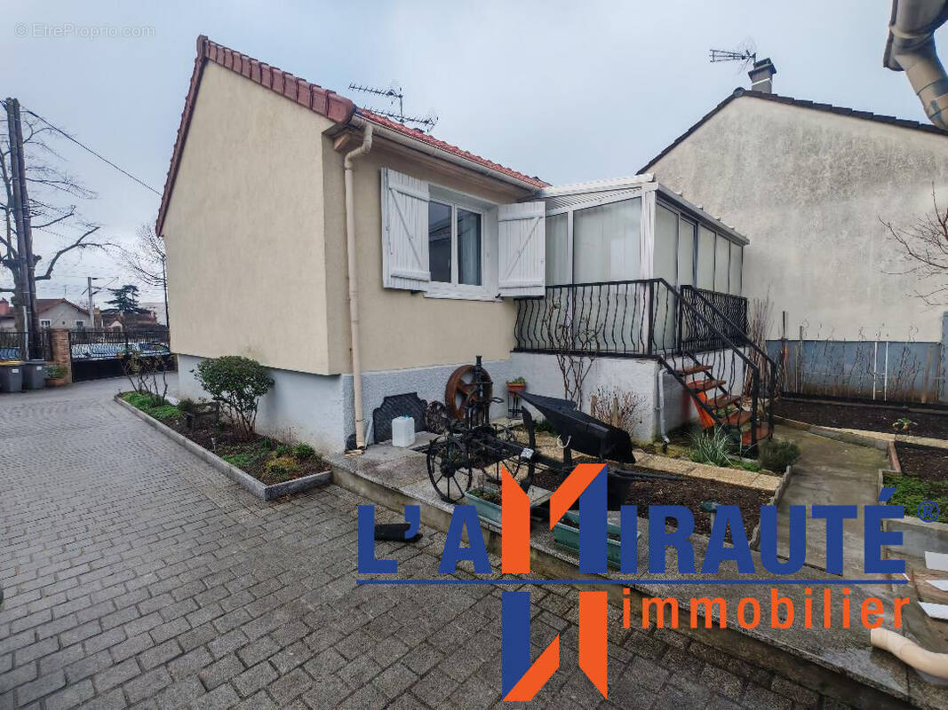 Maison à SARTROUVILLE