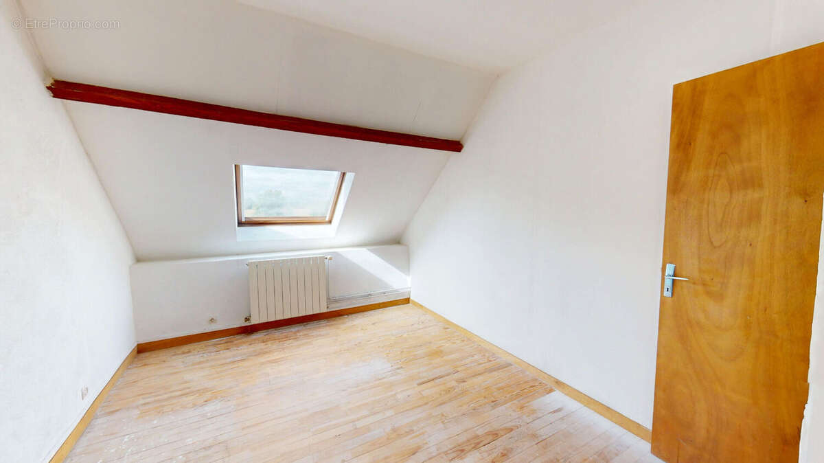 Maison à SAINT-PARIZE-LE-CHATEL