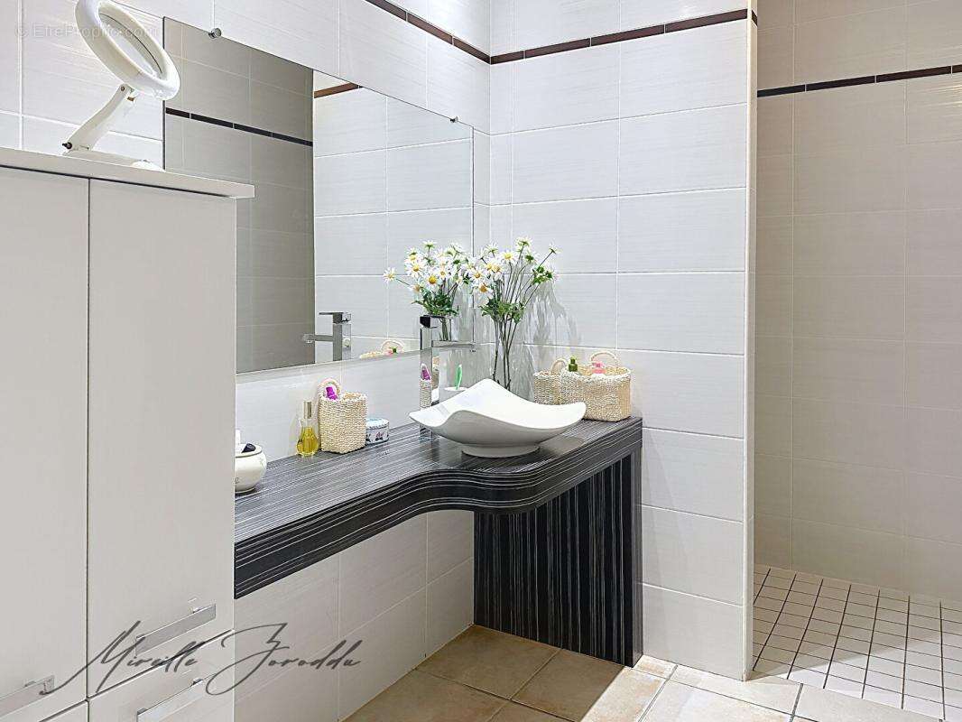 Maison à JONQUIERES-SAINT-VINCENT