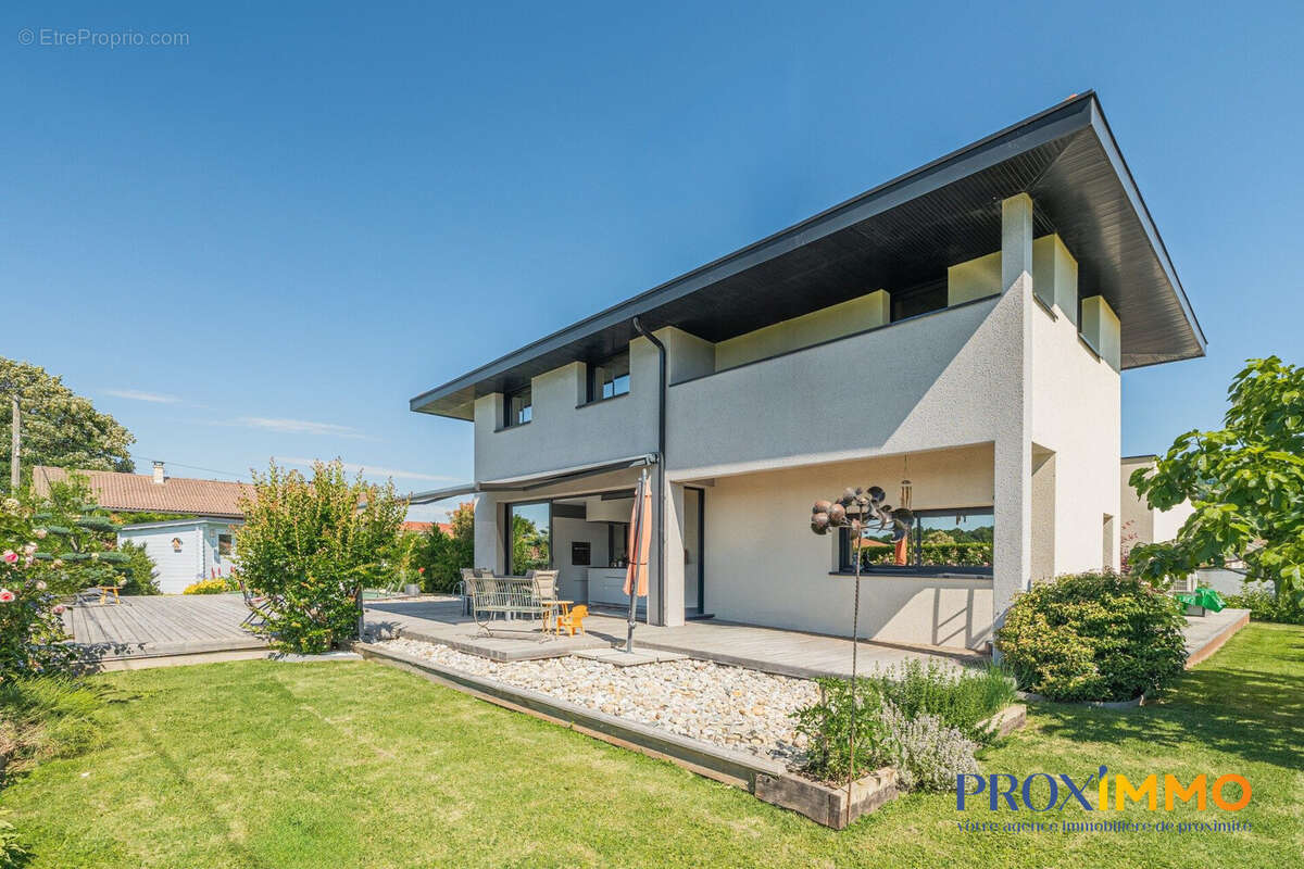 Maison 115 m² à Saint-Hilaire-De-La-Cote  - photo 4