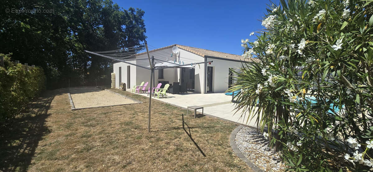 MAISON 2018 / 139 m2 / 3 ch + bureau dont une suite parentale / garage / jardin / piscine - photo 12