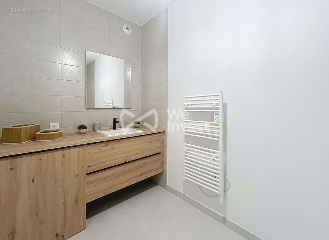 Appartement à SAINT-CLEMENT-DE-RIVIERE