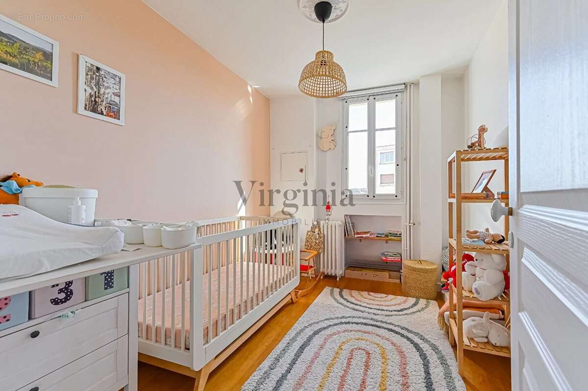 Appartement à CHARENTON-LE-PONT