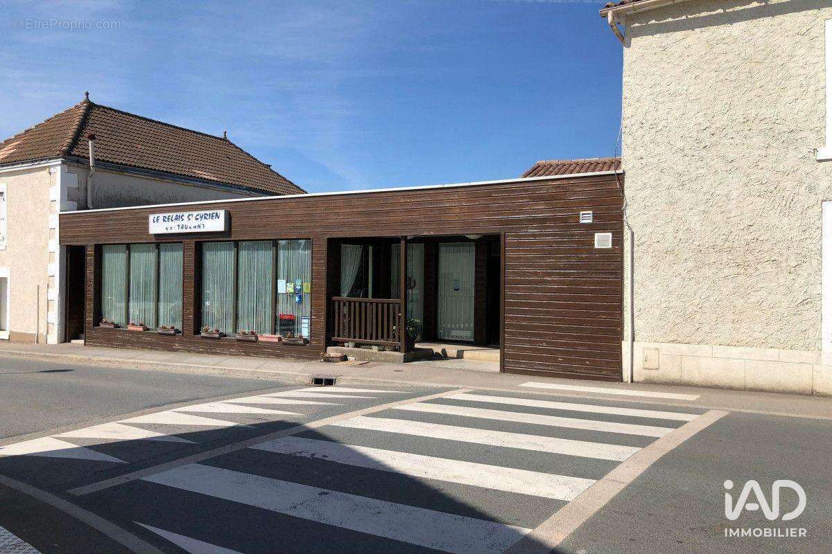Photo 2 - Commerce à SAINT-CYR-DES-GATS