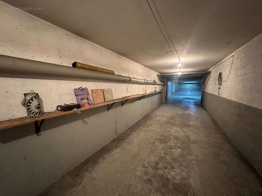 Parking à PARIS-12E