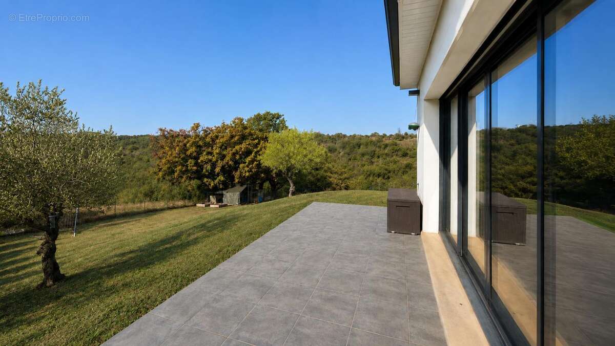 Maison de plain-pied T6 à 10 minutes de CAHORS - photo 2