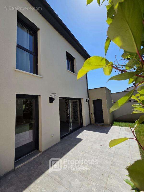 Maison à MONTELIMAR