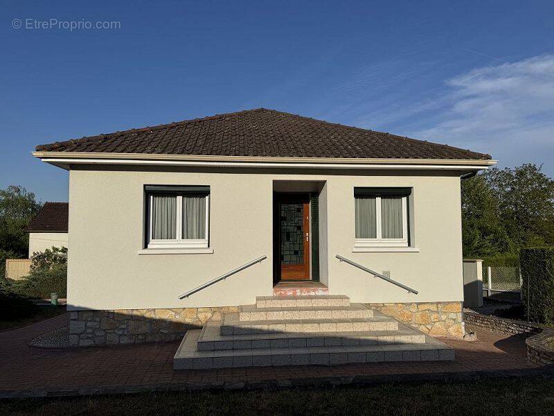 Maison à PARON