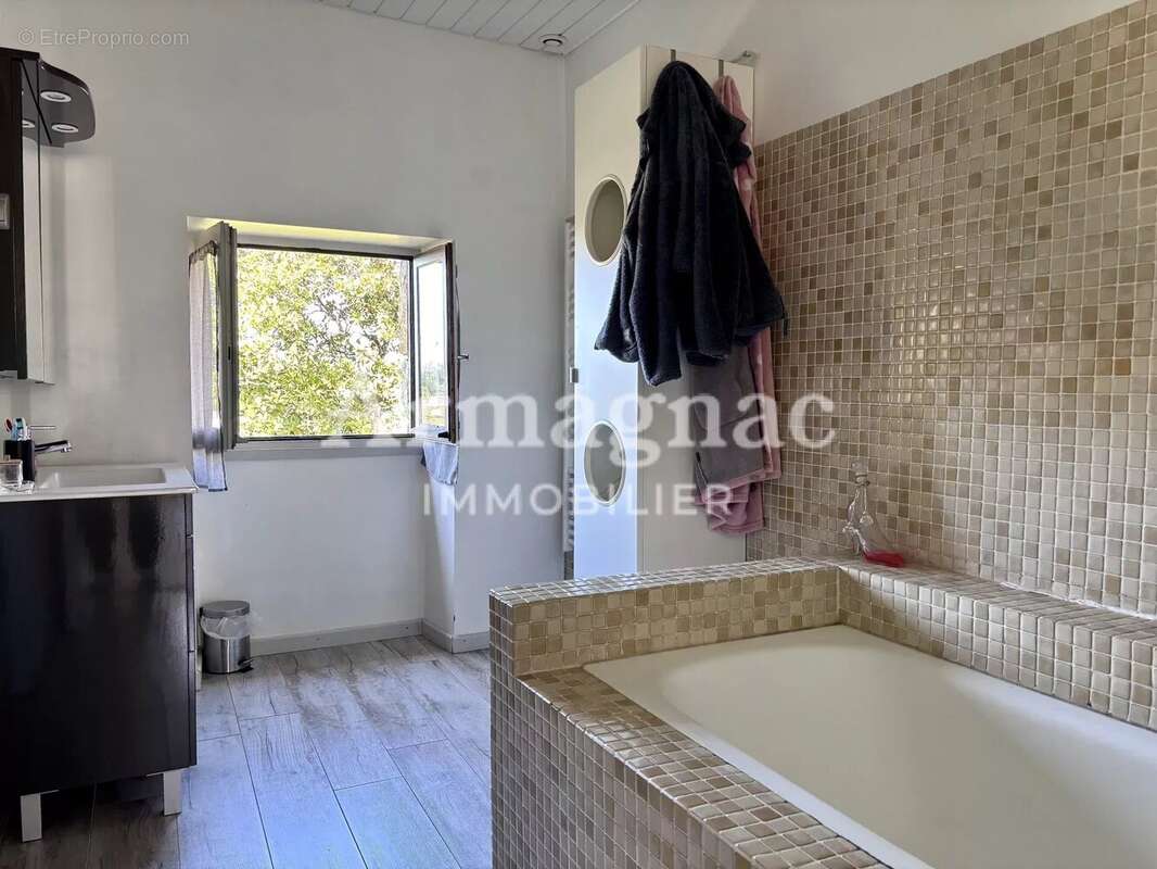 Maison à VIC-FEZENSAC