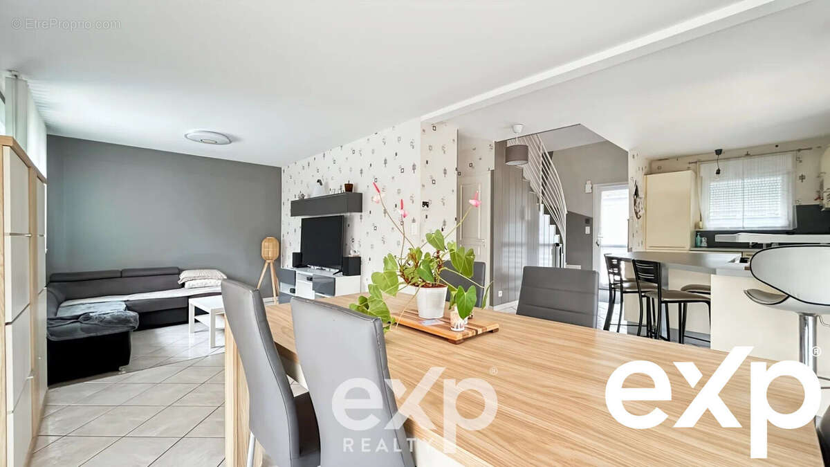 Maison à BOUSSIERES