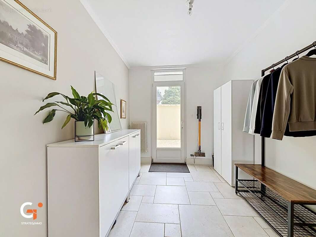 Maison familiale de 245m² à Oissel-sur -Seine - photo 4