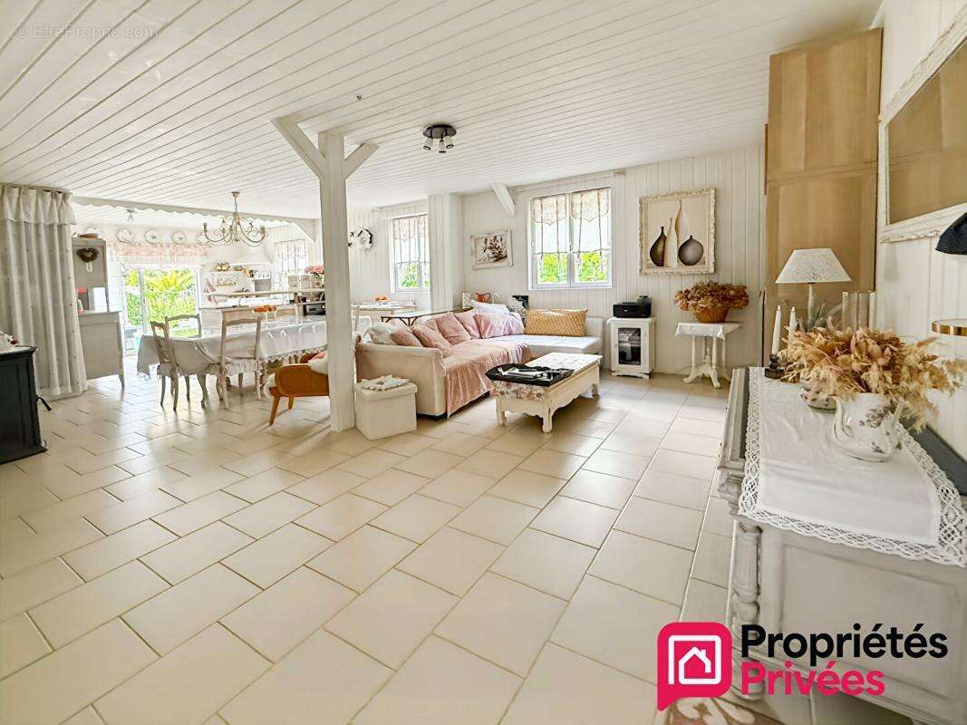 VENDAYS-MONTALIVET  -  Grande Propriété de 240m2 au total _ Parc 4050m2 - photo 13