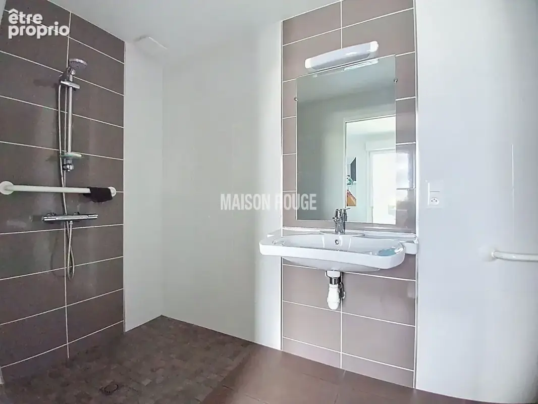 INVESTISSEMENT LOCATIF - Maison entièrement rénovée à proximité du Bourg de Ploufragan - Au calme en impasse - photo 8
