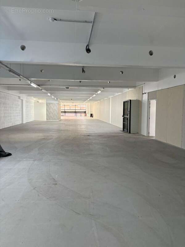 Photo 2 - Commerce à PANTIN