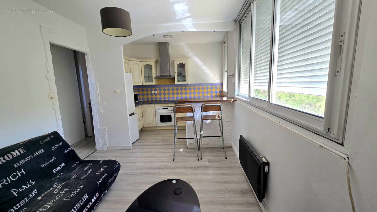 Appartement à SOLLIES-PONT