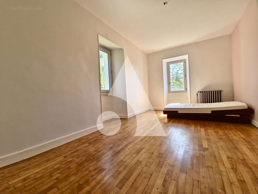 Maison Traditionnelle de caractère, 214m², 8 pièces, 5 chambres. - photo 9