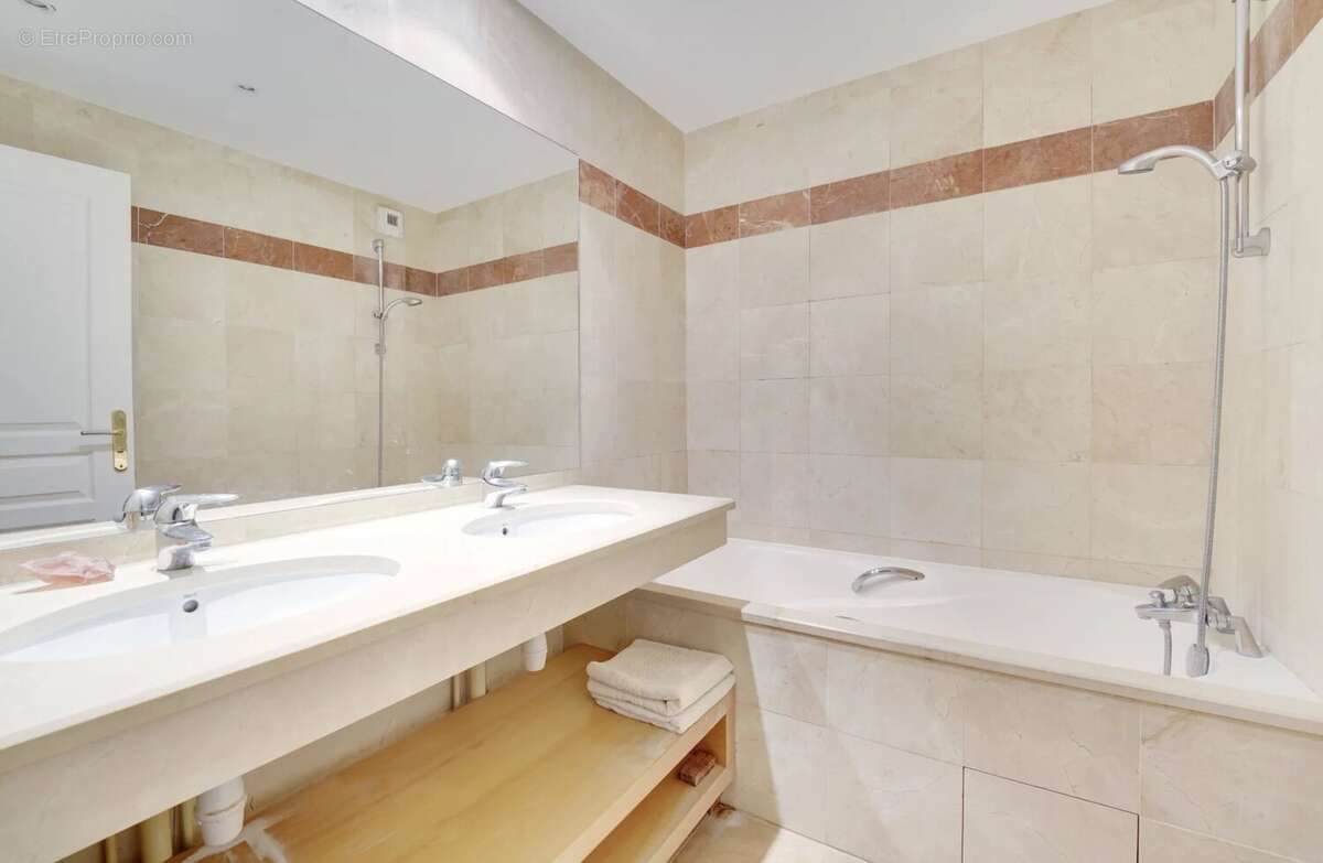 Appartement à PARIS-15E