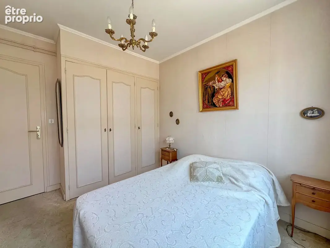 ROYAN - Grande maison familiale avec deux logements indépendants, jardin et garages - photo 11