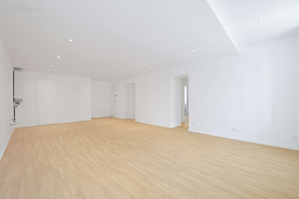 Appartement à SOLLIES-PONT