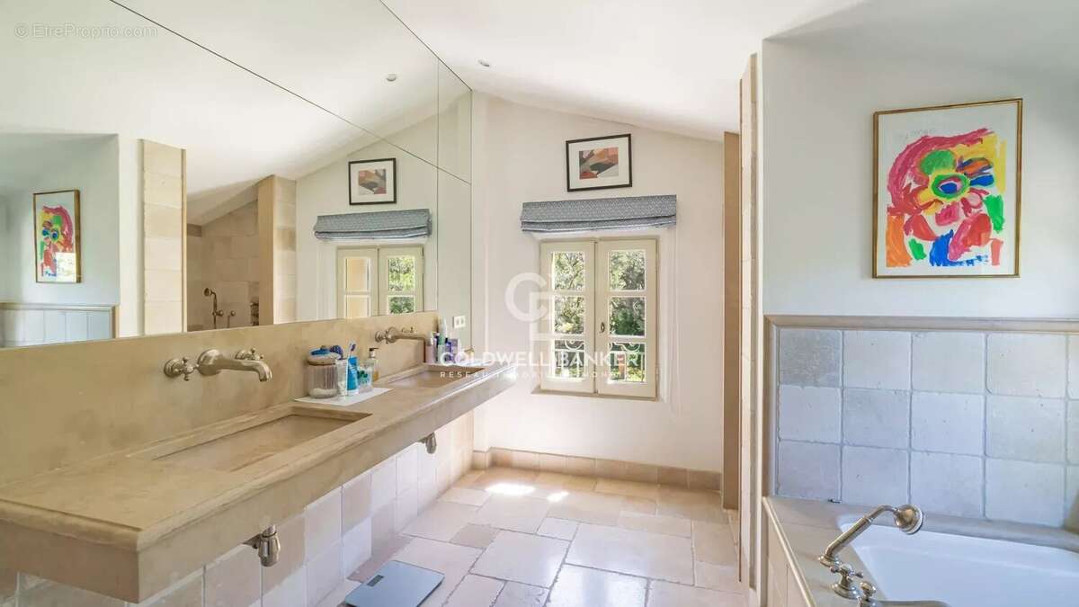 Maison à VALBONNE