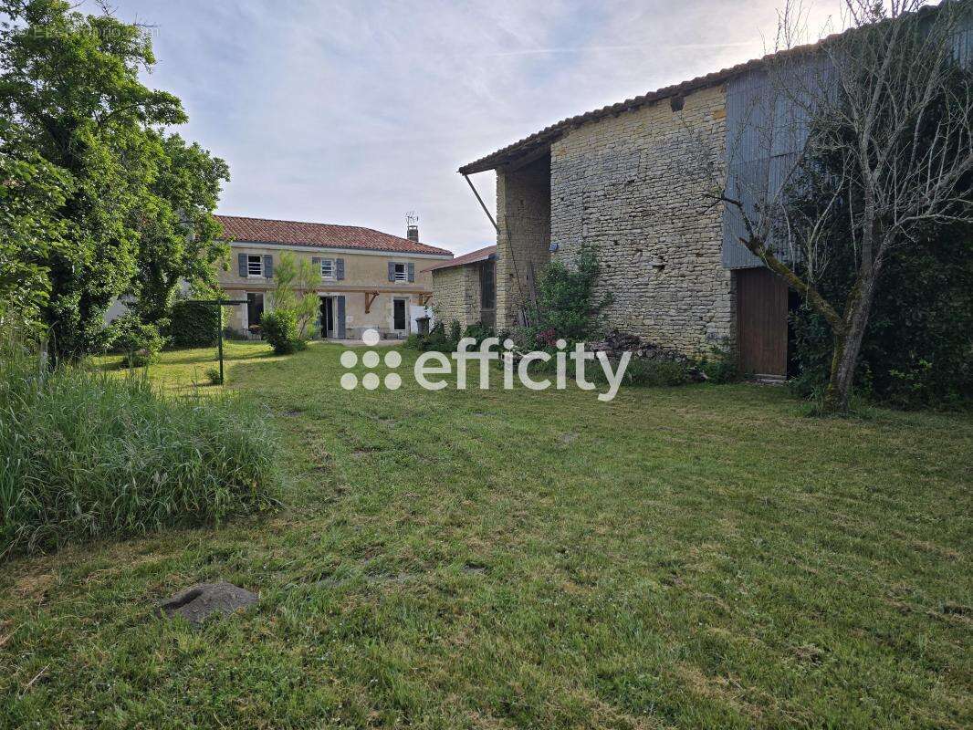 Maison 122 m² à Saint-Hilaire-La-Palud  - photo 13