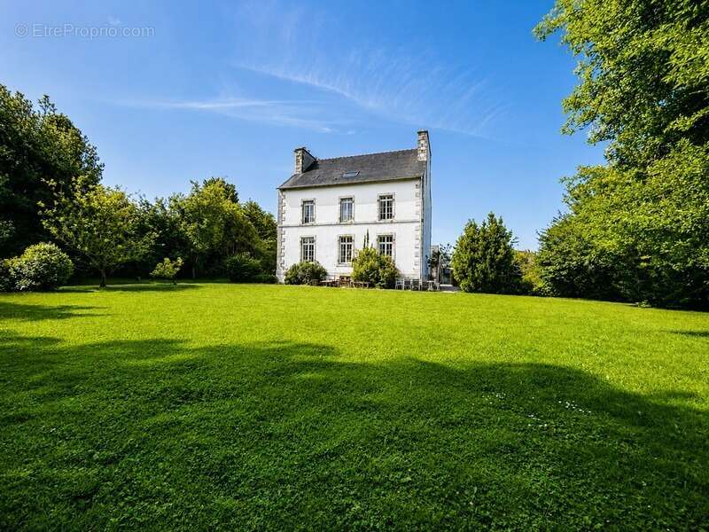 Maison à PLOUGUERNEVEL