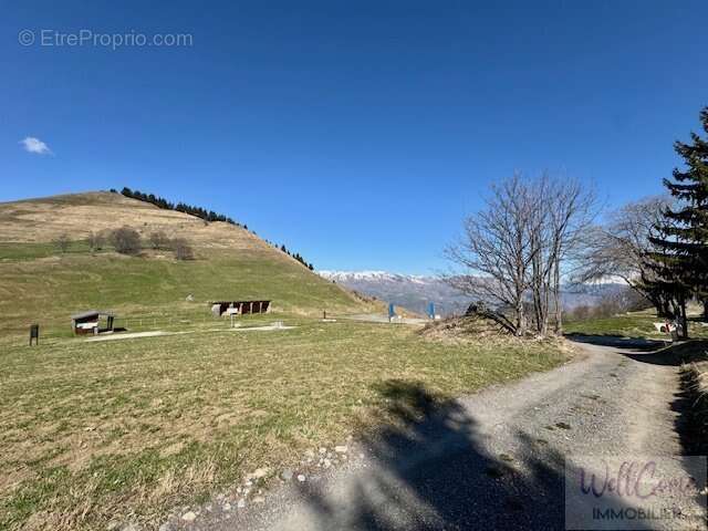 Terrain à ALBIEZ-MONTROND