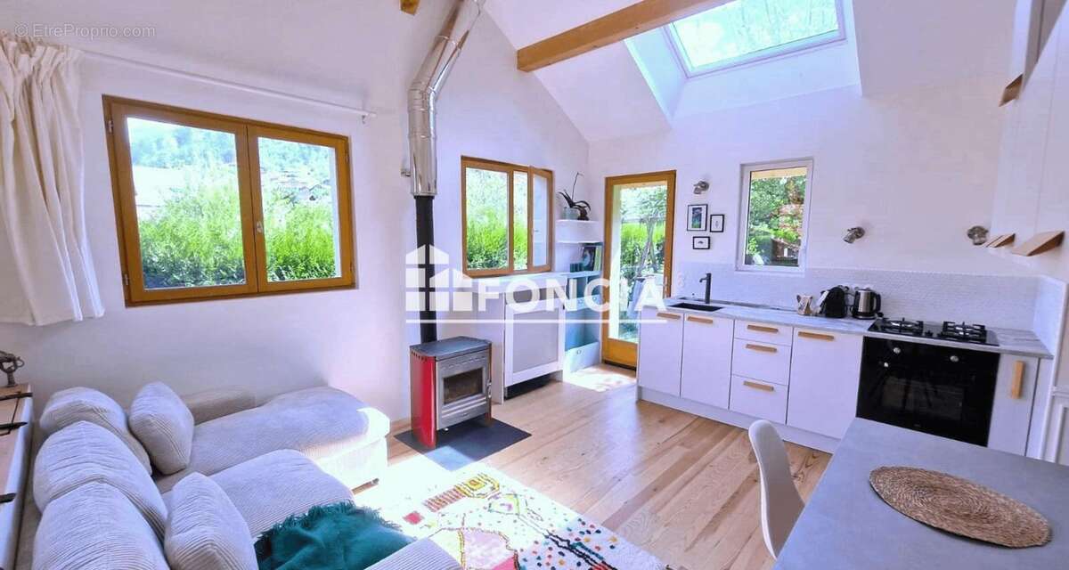 Propriété ensemble de 2 maisons  dont une annexe indépendante Chalet LAMBERSENS  -à moins de 10 mn du Lac d'Annecy 11 Pièces •   - photo 7