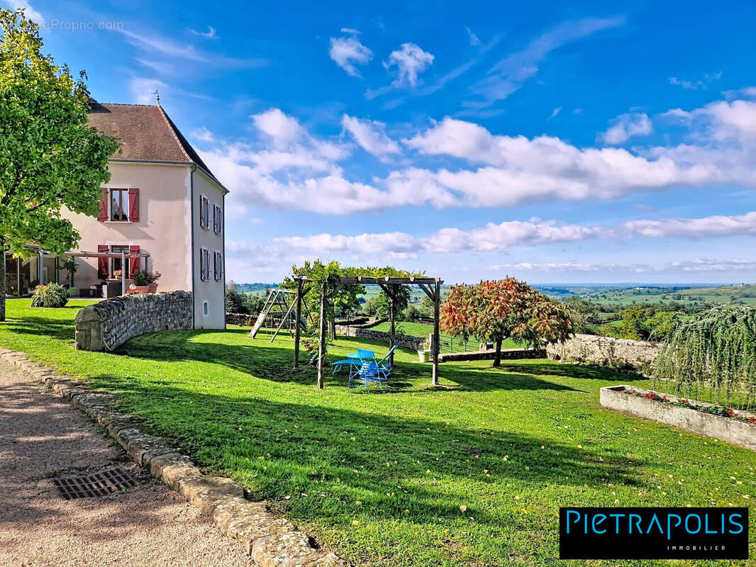 Maison à LA CLAYETTE