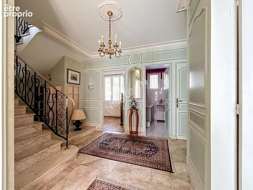 A vendre : Maison familiale de 7 pièces avec un joli jardin et garage- Rezé - photo 3