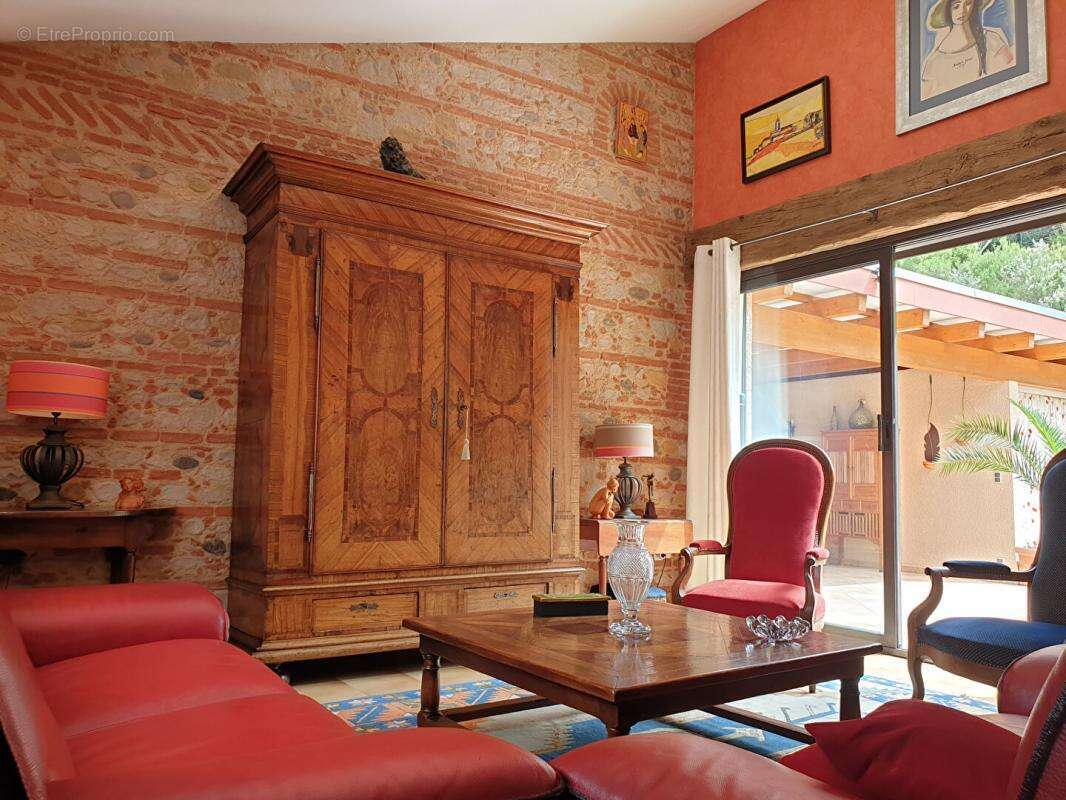 Un ensemble regroupant une maison d'architecte indépendante  avec grand garage, local professionnel et un locatif à Amélie les B - photo 4