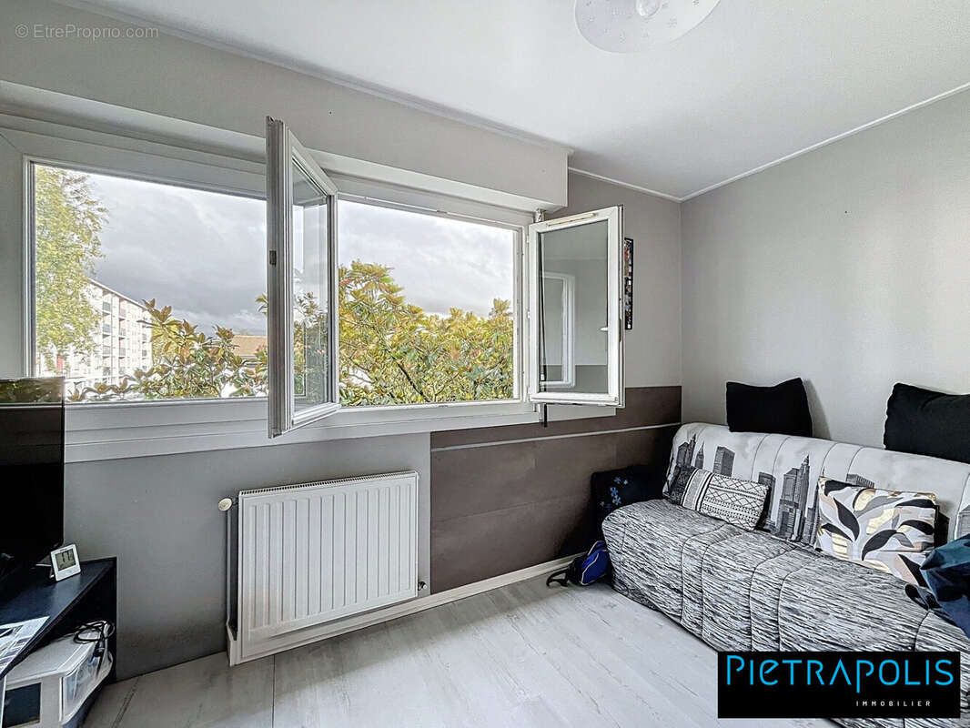 Appartement à DECINES-CHARPIEU