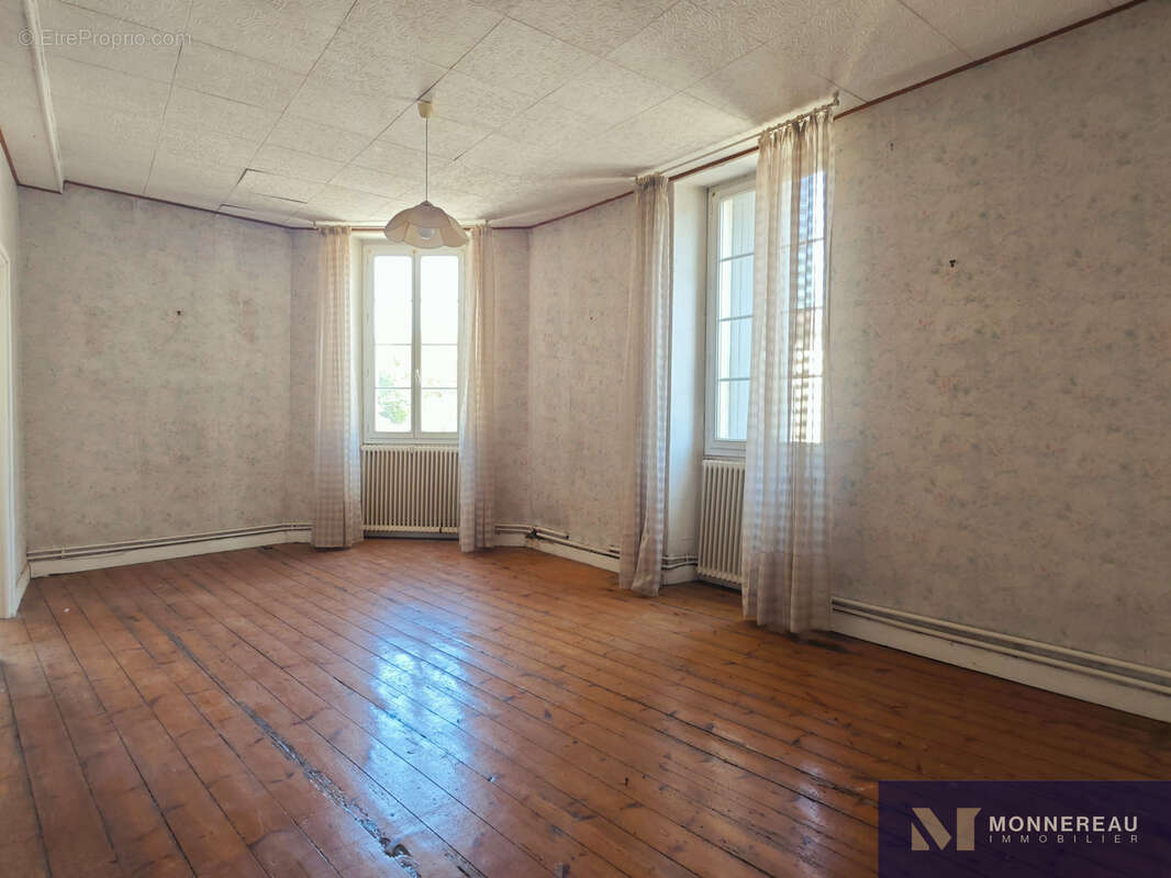 Maison à CHATEAUNEUF-SUR-CHARENTE