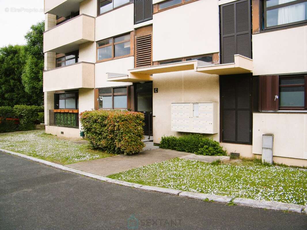 Appartement à NANTERRE