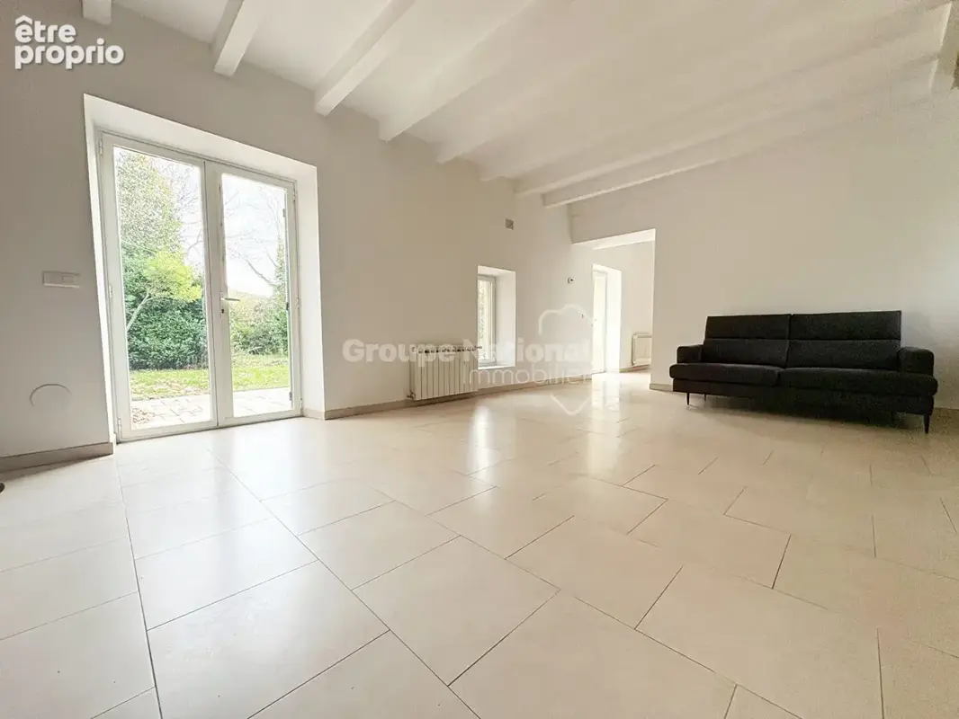 Grans: magnifique mas en pierre de 130 m2- 5 pièces - Terrain 2 600 m² - photo 8