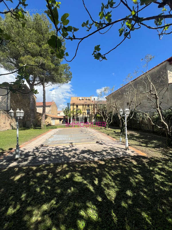 Maison à ENTRAIGUES-SUR-LA-SORGUE