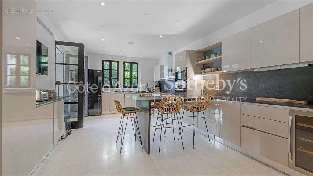 Villa contemporaine de luxe avec vue mer, 7 chambres, piscine et spa à vendre à Ramatuelle - photo 11