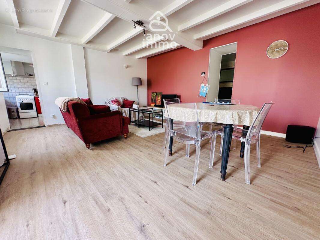 Maison de village 102 m2   2 chambres   Cour   Dépendance am - photo 3