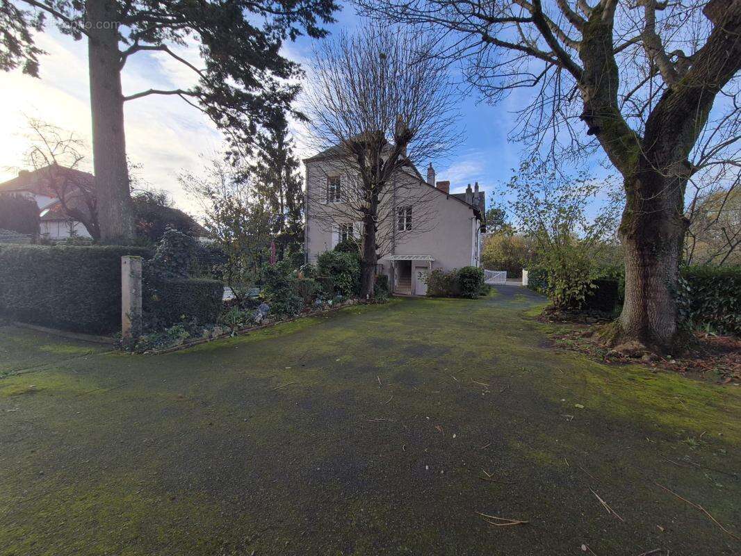 Maison à MONTGIVRAY